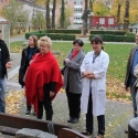 Mechthild Rawert (Mitte) und ihre Mitarbeiterinnen im Gespräch mit Tobias Dreißigacker, Dr. Hans Willner, Dr. Beatrix Schmidt (v.r.n.l.) und Erlebnispädagoge Donald Schiemann.