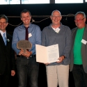 Bei der Preisverleihung: Oliver Schworck, Vorsitzender der Stiftung Naturschutz, Donald Schiemann, Stephan Bossman und Christoph Biermann