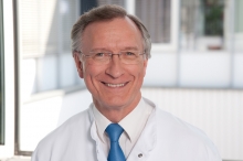 Leberexperte Prof. Dr. Thomas Poralla, Chefarzt der Klinik für Innere Medizin I und Endoskopie