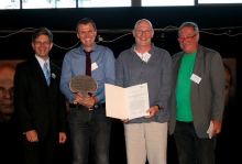 Bei der Preisverleihung: Oliver Schworck, Vorsitzender der Stiftung Naturschutz, Donald Schiemann, Stephan Bossman und Christoph Biermann